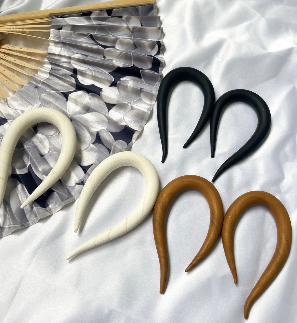 Hooked Gauges