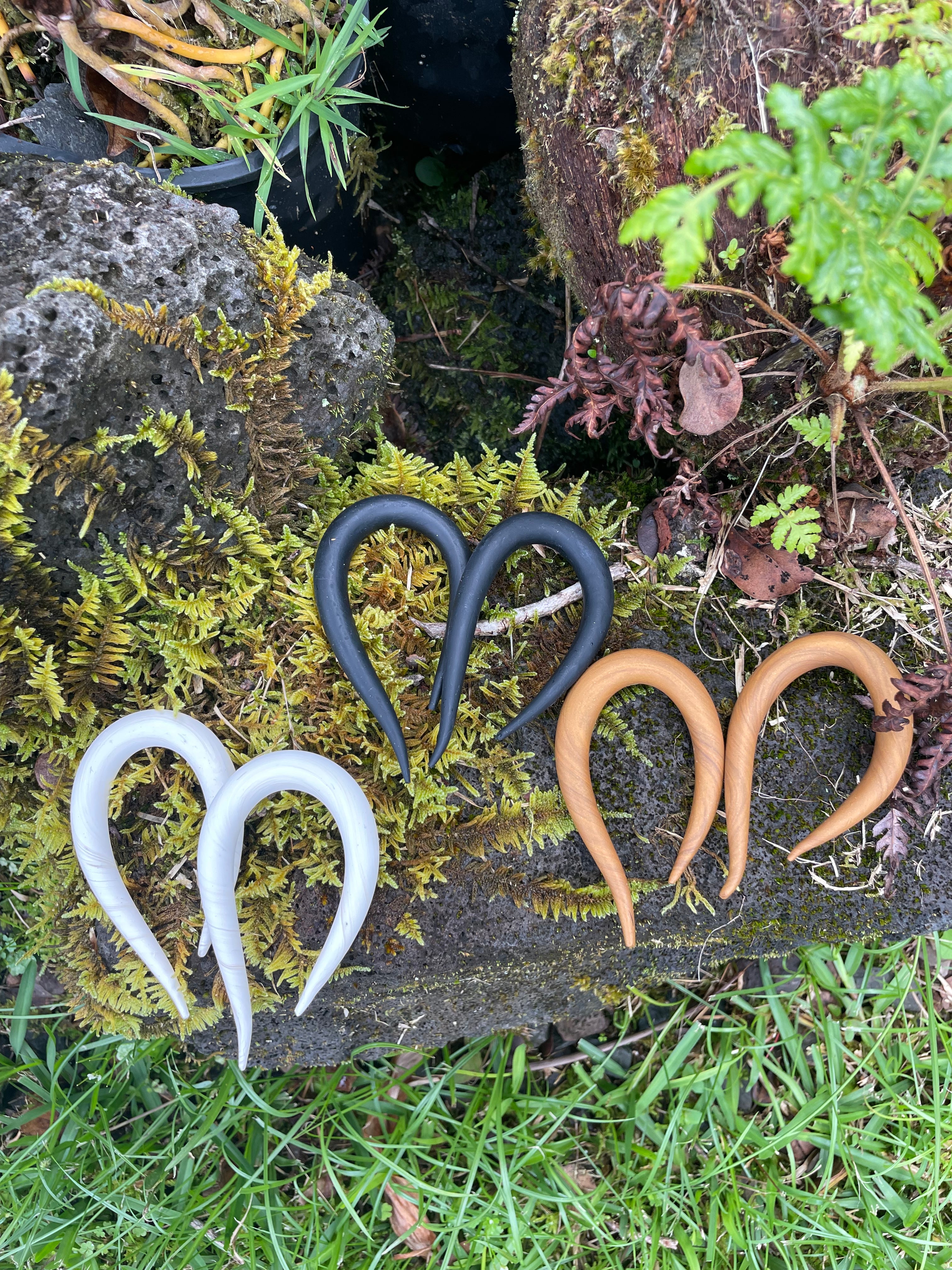 Hooked Gauges
