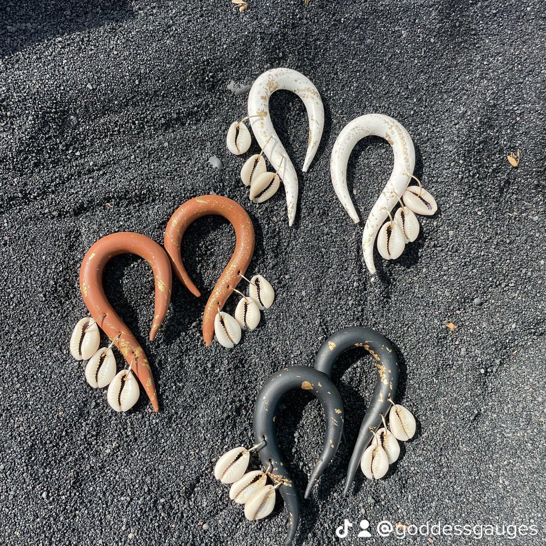 Hooked Cowrie Gauges